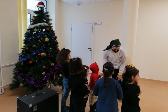 Prieglobsčio prašančiųjų vaikams surengta kalėdinė šventė