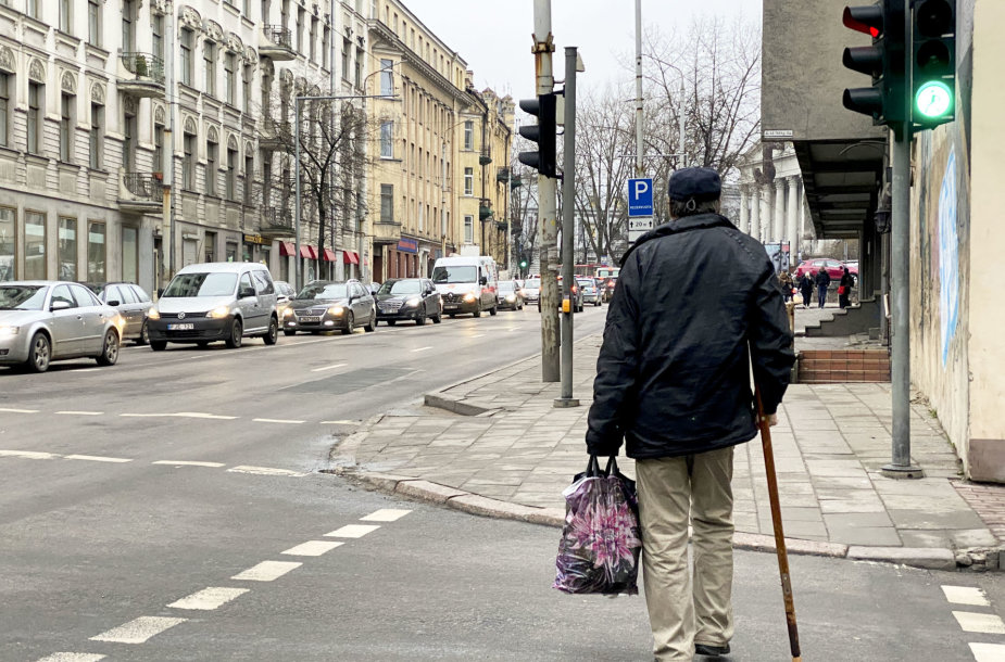 Pamesti žmonės: gyvenamoji vieta – prie šviesoforo, miesto parke ar sandėliuke