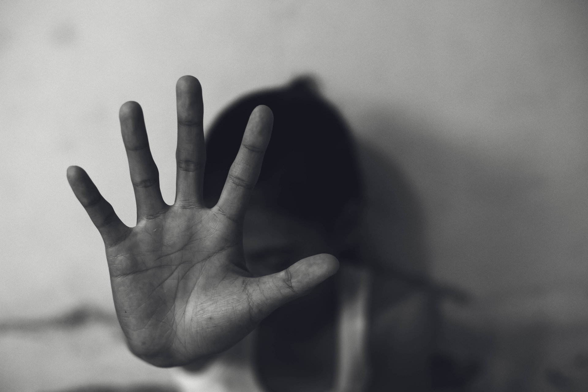 Prekyba žmonėmis nedingo, keičiasi tik forma: nuo šiuolaikinės vergystės iki seksualiai išnaudojamų ukrainiečių merginų